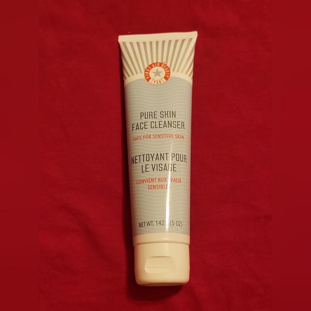 First Aid Beauty Pure Skin Face Cleanser - Blue and White